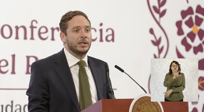 Gobierno decreta que medicamentos se produzcan en México, anuncia Eduardo Clark