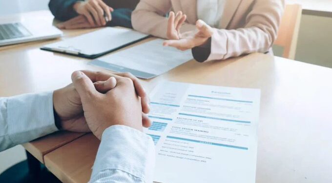 México genera 165.8 mil empleos en abril y baja la tasa de desempleo