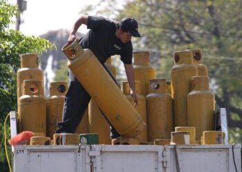 Gaseros advierten paro nacional en junio si no se ajusta el precio del gas LP