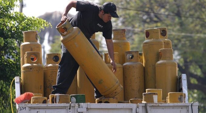 Gaseros advierten paro nacional en junio si no se ajusta el precio del gas LP