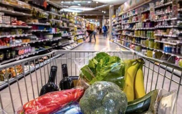 Inflación sube en junio; precios de servicios y mercancías al alza