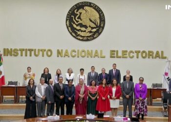 Sheinbaum propone reforma electoral sin tocar autonomía del INE y con revisión a plurinominales