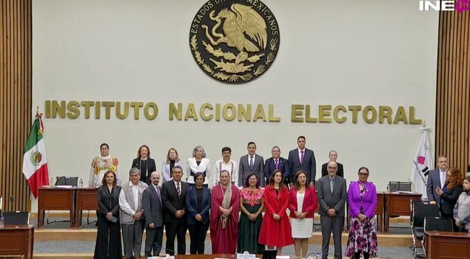 Sheinbaum propone reforma electoral sin tocar autonomía del INE y con revisión a plurinominales