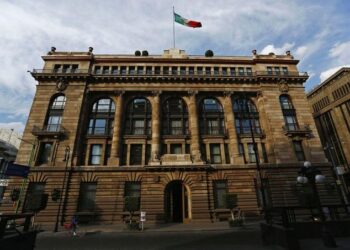 Banxico recorta tasa a 8% y anticipa recortes más moderados