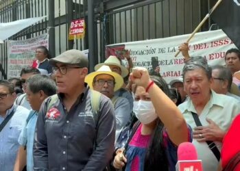 CNTE acordona la Segob y rechaza propuesta del Gobierno; preparan nueva mesa de diálogo