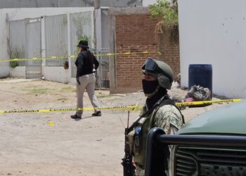Sinaloa: incendian clínica infantil, atacan inmuebles y asesinan a tres hombres