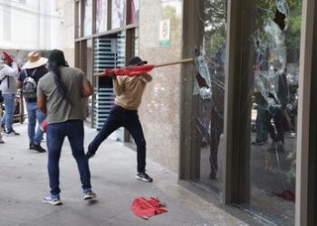 Segob condena irrupción de la CETEG en Torre Bienestar y llama al orden