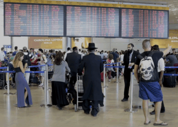 40 mil turistas quedan atrapados en Israel tras cierre del espacio aéreo por conflicto con Irán