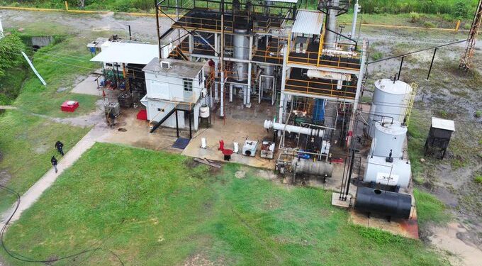 Aseguran mini refinería ilegal en Veracruz; operaba con crudo robado y sin permisos