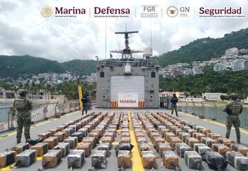 Marina decomisa 3.5 toneladas de cocaína en semisumergible frente a costas de Guerrero