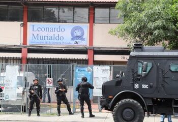 Agresor armado toma rehenes en iglesia de la GAM y muere tras operativo policial