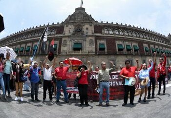 CNTE exige al gobierno solución a demandas y rechaza apoyo a líderes sindicales