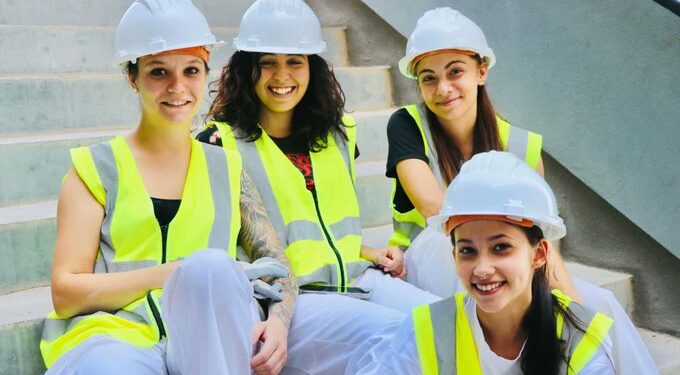 Mujeres ganan 34% menos que hombres en México, revela ENIGH 2024