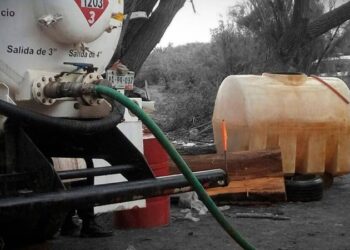 Condenan a exfuncionarios de Pemex por red de robo de combustible