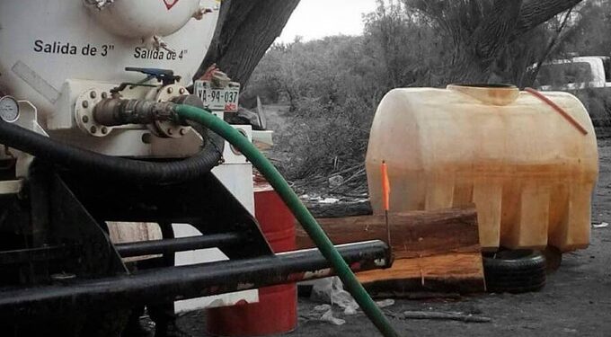 Condenan a exfuncionarios de Pemex por red de robo de combustible