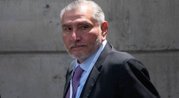 Adán Augusto se deslinda y ofrece colaboración por caso de su exsecretario