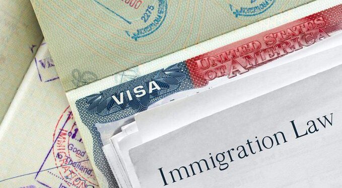 Estados Unidos revisa visas de 55 millones de extranjeros y endurece cancelaciones