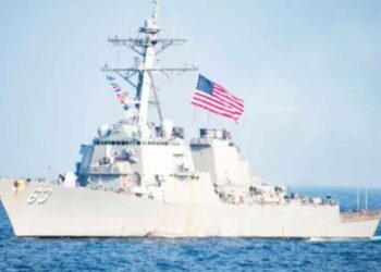 EU despliega destructores frente a Venezuela; Maduro moviliza millones de milicianos