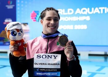 Osmar Olvera gana oro en trampolín y rompe dominio chino en Mundial de Clavados