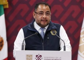 Sheinbaum nombra a Omar Reyes en la UIF y anuncia consulta ciudadana sobre reforma electoral