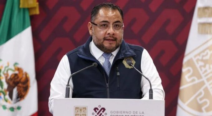 Sheinbaum nombra a Omar Reyes en la UIF y anuncia consulta ciudadana sobre reforma electoral