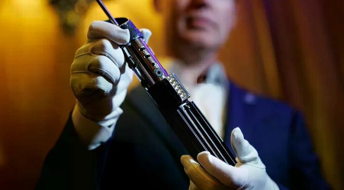 Sable de Darth Vader y varita de Harry Potter encabezan subasta de objetos icónicos del cine