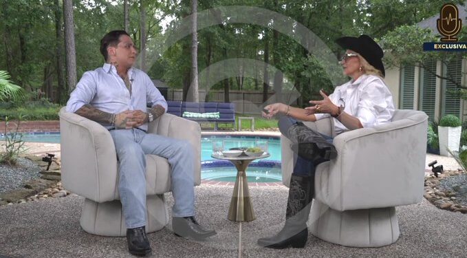Adela Micha lanza entrevista con Christian Nodal y se protege ante posibles demandas