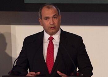 Exdirector de Pemex arrestado en EU; enfrentará juicio en México por corrupción
