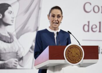 Sheinbaum destaca vivienda, programas sociales y respalda a Gutiérrez Müller en la mañanera