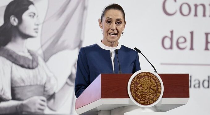 Sheinbaum destaca vivienda, programas sociales y respalda a Gutiérrez Müller en la mañanera