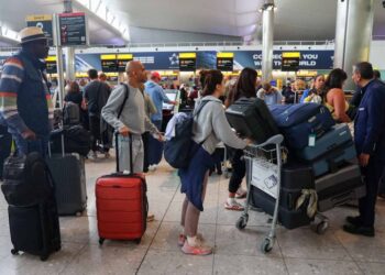 Ciberataque colapsa aeropuertos en Europa y afecta a más de 35 mil pasajeros
