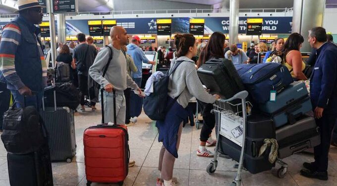 Ciberataque colapsa aeropuertos en Europa y afecta a más de 35 mil pasajeros