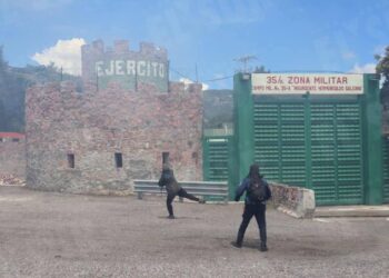 Protesta de normalistas en Guerrero termina en enfrentamiento con el Ejército