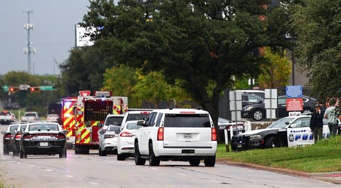 Migrantes entre las víctimas de tiroteo en oficinas de ICE en Dallas