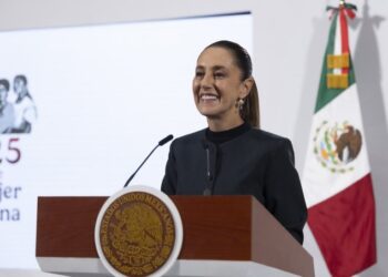 Sheinbaum destaca baja de homicidios, rechaza negociar impuestos y aborda caso Ayotzinapa