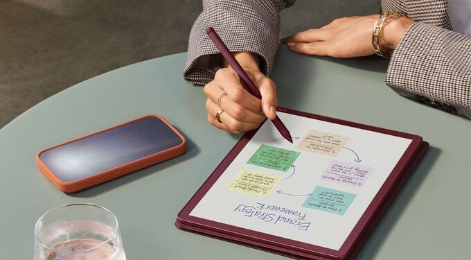 Amazon lanza Kindle Scribe Colorsoft: el primer lector electrónico a color
