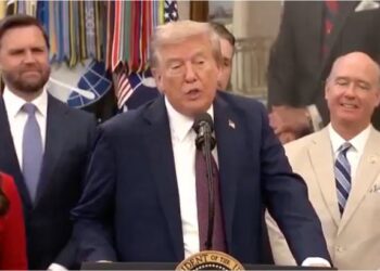 Trump anuncia hundimiento de barco con drogas proveniente de Venezuela