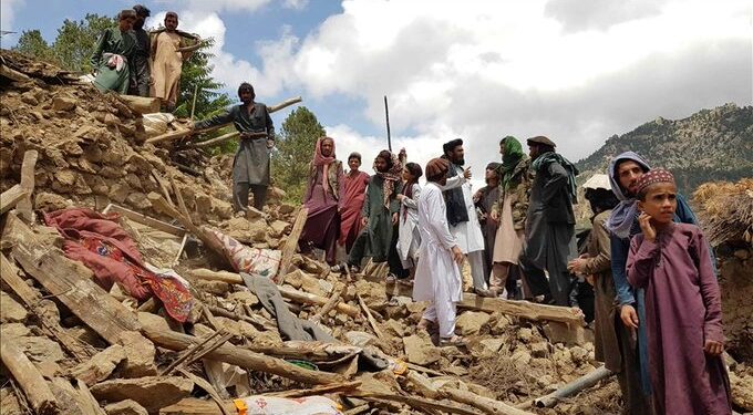 Devastador terremoto en Afganistán deja más de 800 muertos y 2,000 heridos