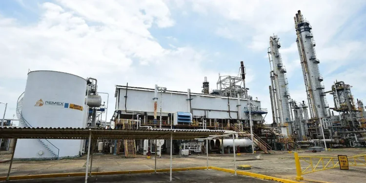 Trabajadores de Pemex heridos en accidente en planta de Cosoleacaque