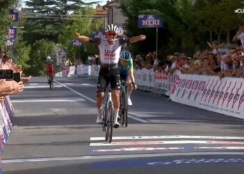 Isaac Del Toro hace historia en Italia: décima victoria del año en el GP Industria & Artigianato