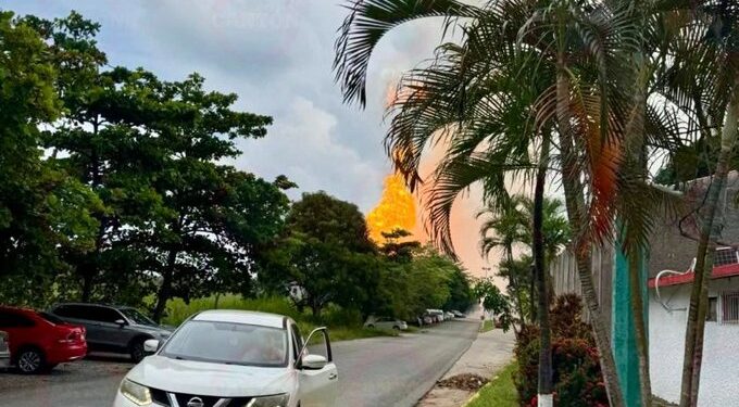 Pemex investiga explosión en línea de gas externa al Complejo Cactus, en Chiapas
