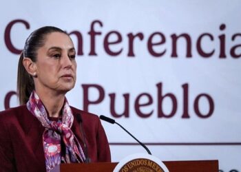 Sheinbaum llama a respetar la soberanía de Venezuela y anuncia acuerdos con refresqueras para reducir azúcares
