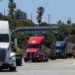 Trump decreta aranceles a camiones y autobuses; México y Canadá conservarán beneficios del T-MEC