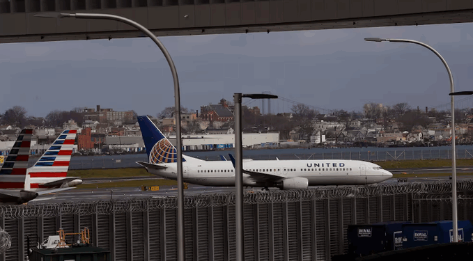 Cierre del Gobierno en EE.UU. genera caos aéreo y retrasos en aeropuertos