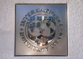 El FMI eleva su proyección de crecimiento mundial a 3.2% por menor impacto de los aranceles de Trump