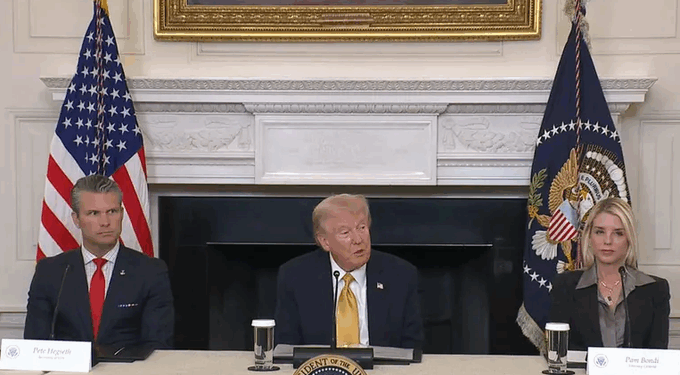 Trump acusa que México está dominado por los cárteles y elogia a Sheinbaum por su valentía