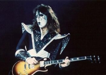 Fallece Ace Frehley, legendario guitarrista y fundador de KISS, a los 74 años