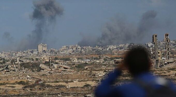 Israel lanza una nueva ola de ataques en Gaza tras denuncias de violaciones al acuerdo