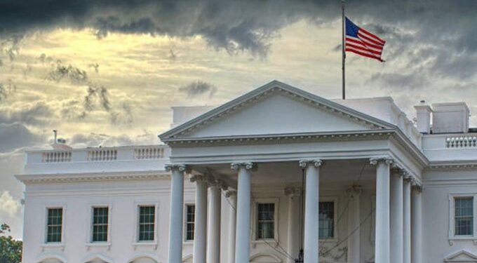 Crisis en Washington: miles de empleados federales pierden su empleo por orden de Trump