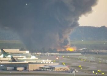 Tragedia aérea en Louisville: avión de carga se desploma y provoca incendio